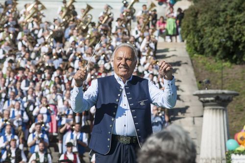 El presentador del Oktoberfest Steinberg se disculpa por sus declaraciones: boleto de día