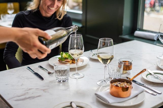 Gastronomie, alkoholfreie Getränke, Umsatztreiber, Alkoholverzicht, Konsumverhalten, Gastgewerbe, Getränkekarte, Lightspeed, Marktanalyse, Preisgestaltung